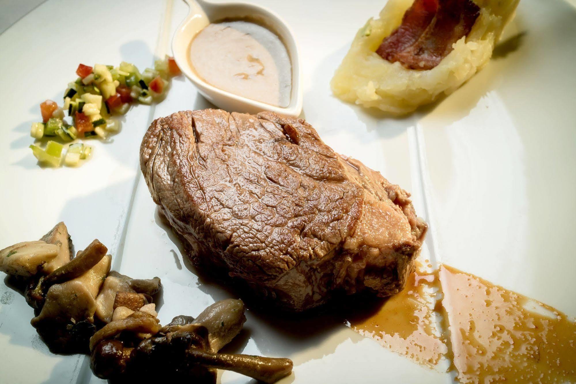 Hotel Restaurant De La Poste Et La Grange Detente, Espace Bien-Etre Châteauneuf-de-Randon エクステリア 写真