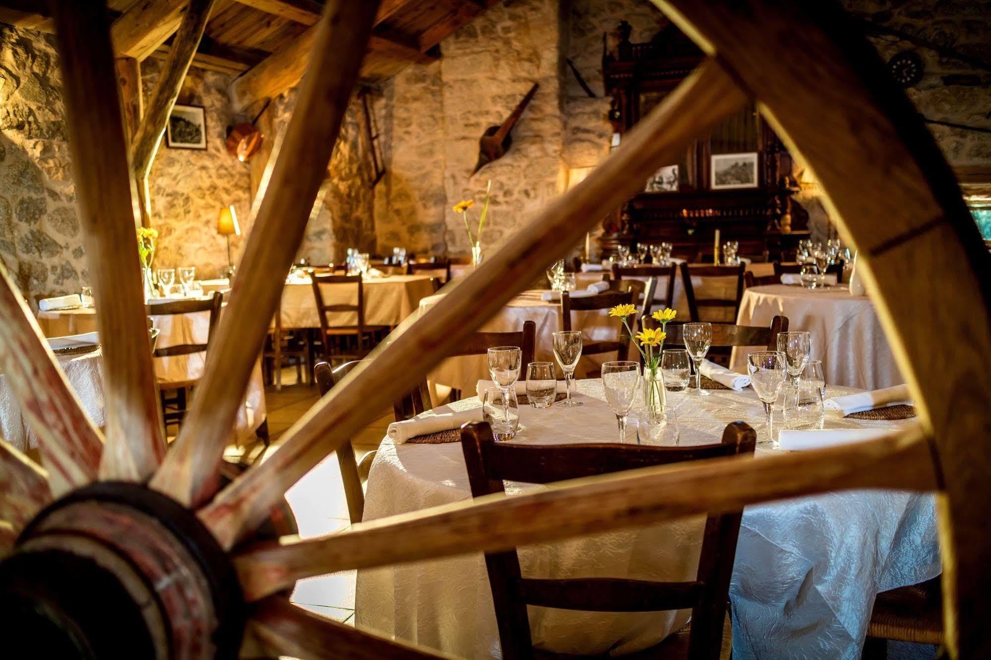 Hotel Restaurant De La Poste Et La Grange Detente, Espace Bien-Etre Châteauneuf-de-Randon エクステリア 写真